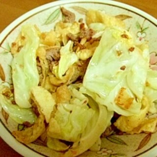 油揚げとキャベツとひき肉の炒め物